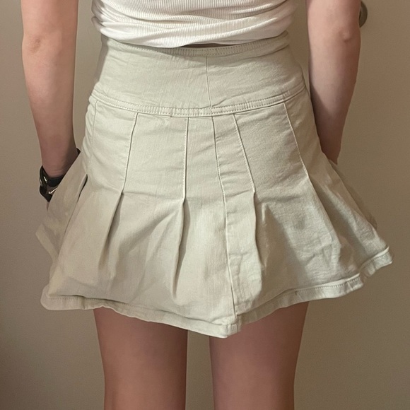 Mini skirt - Picture 2 of 2